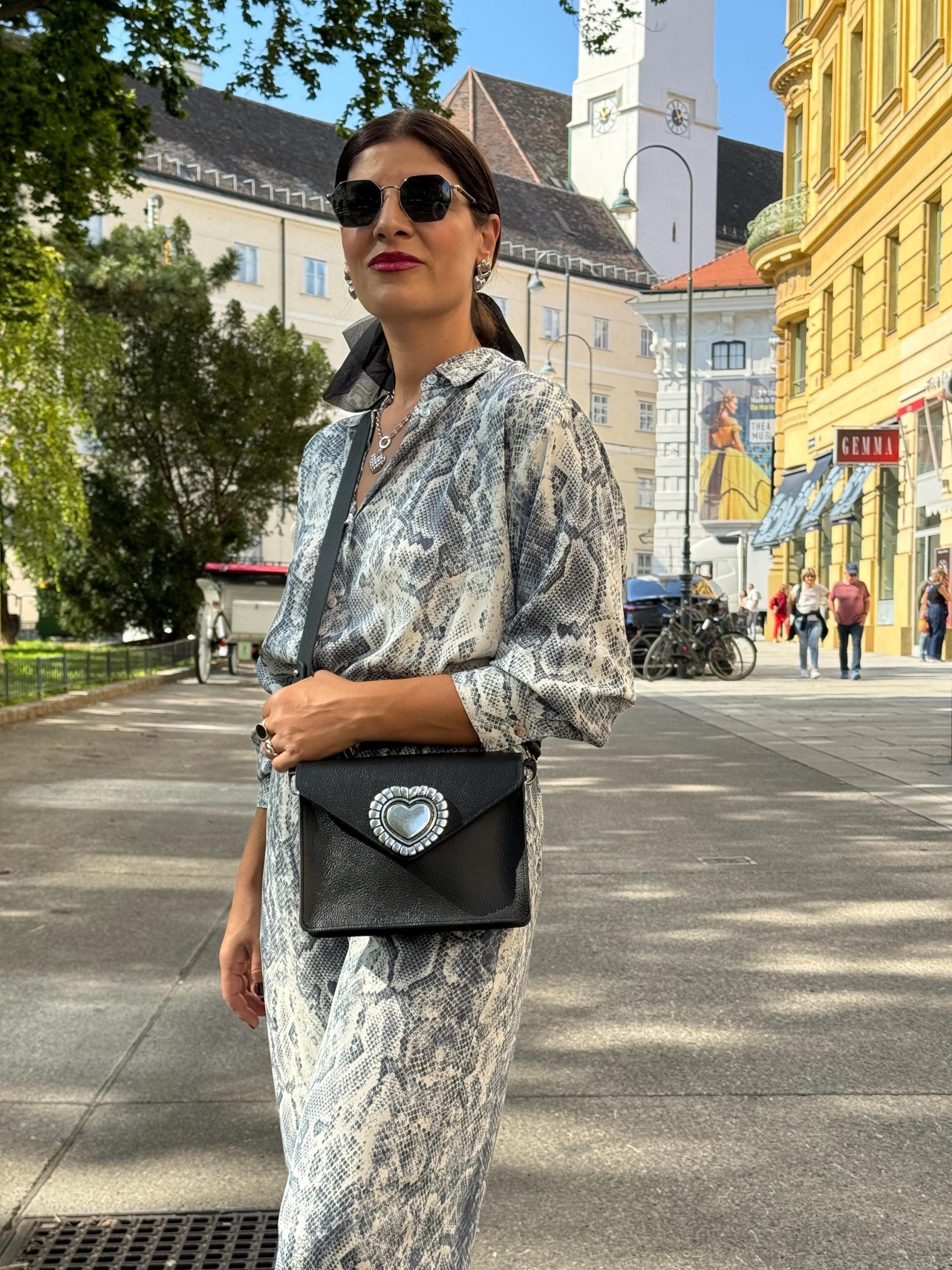 Black Handbag Leather Crossbody Bag Full Grain Purse